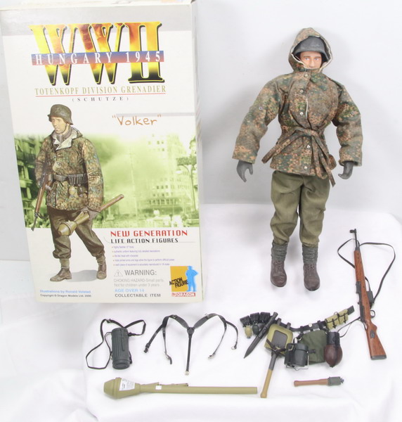 Action Dragón figure 1/6, Waffen SS, Volker, Schutze, Totenkopf, Hungary 1945. Ref, 70018