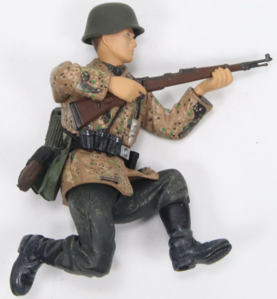 Modeling figures german, infantry Waffen SS, 1/18?