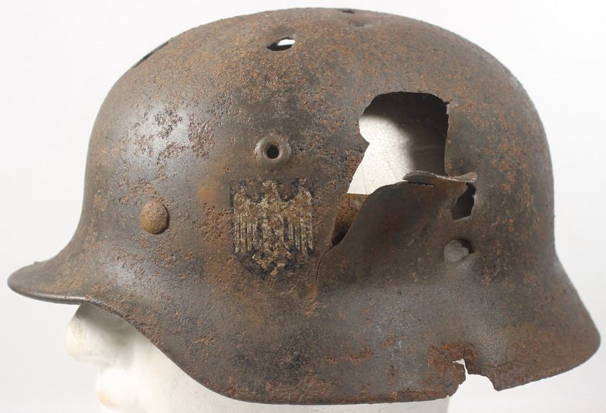 Helmet mod. 40, Heer, 1 decal, excavation - damaged battle, original German World War Two
