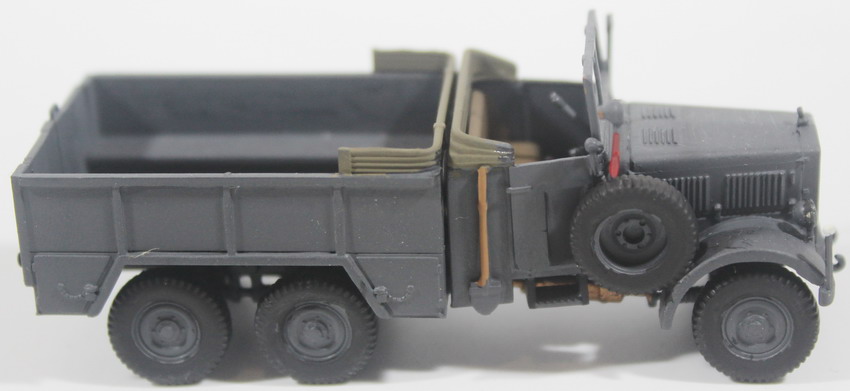 Modeling truck German military, model?, assembled and painted, 1/72, box 4