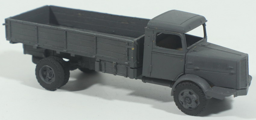 Modeling truck German military, model?, assembled and painted, 1/72, box 4