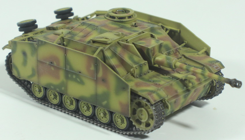 Modeling tank destroyer Sturmgeschütz III - StuG III, assembled and painted, 1/72, Dragon Armor, Diecast, caja 10