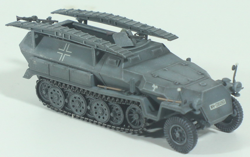 Modeling half track Sdkfz 251/7, Pionierpanzerwagen, assembled and painted, 1/72, Dragon Armor, caja 11