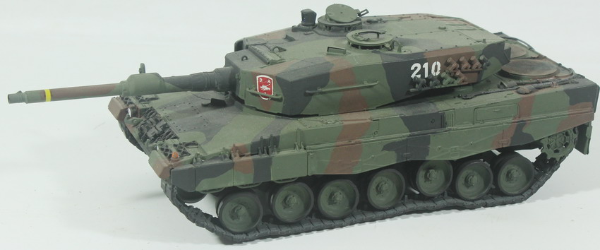 Modeling tank Leopard, 1/35, assembled and painted,