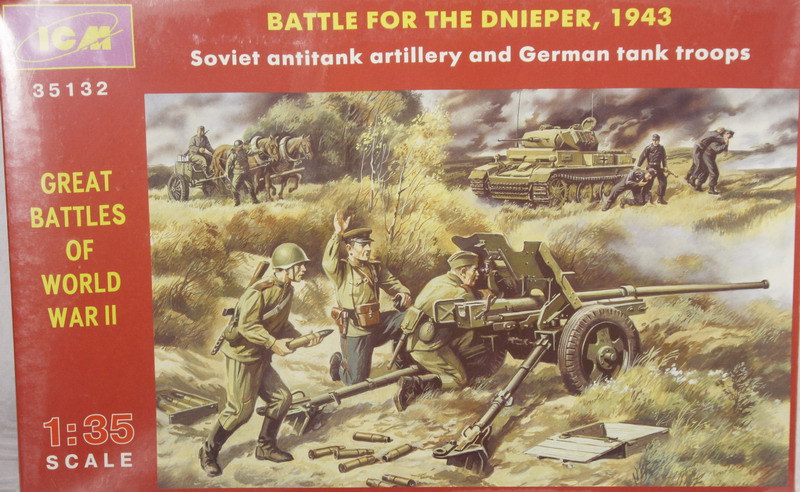 Modeling diorama Battle Dnieper 1943, includes Panzer II L Luchs, horse-drawn, antitank 1942 45 mm, with 9 crews, ref. 35132, 1/35, ICM