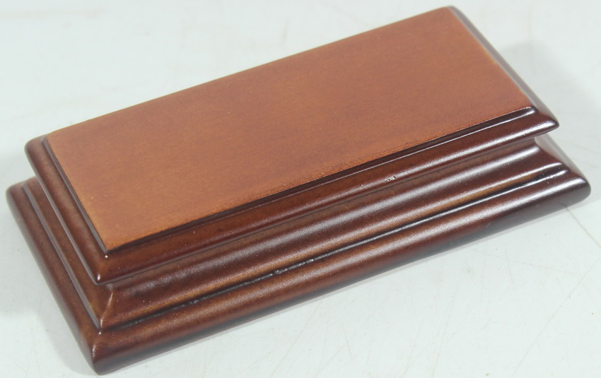 Wood base: measures: 7,50 x 3,00 x 2,00 cms. ref. 112