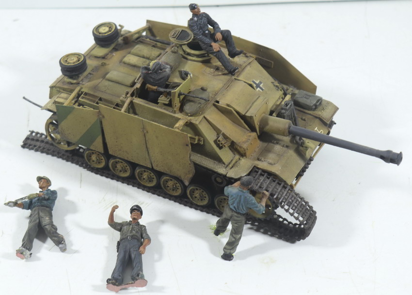 Modeling tank destroyer Sturmgeschütz III - Stug III, assembled and painted, 1/35