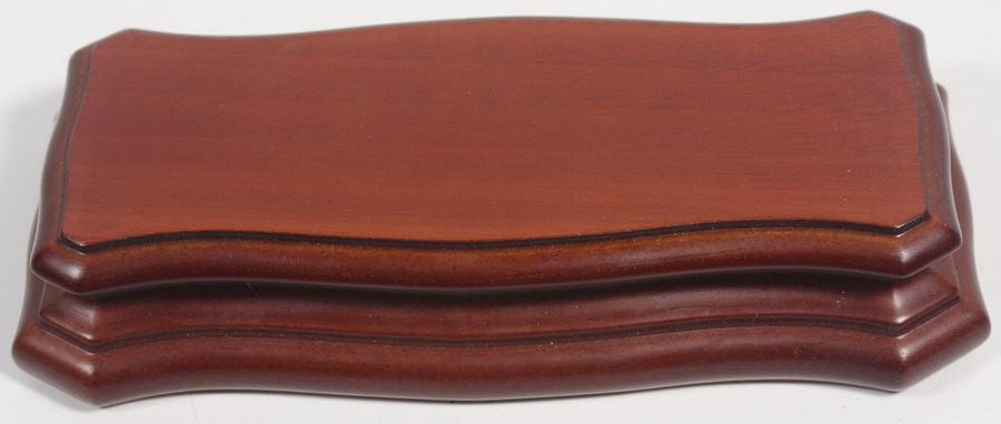Wood base: measures: 18,00 x 7,00 x 3,00 cms. ref. 33