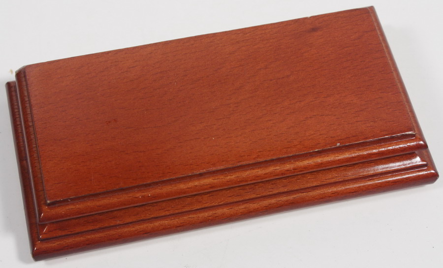 Wood base: measures: 11,00 x 5,00 x 2,3 cms. ref. 31