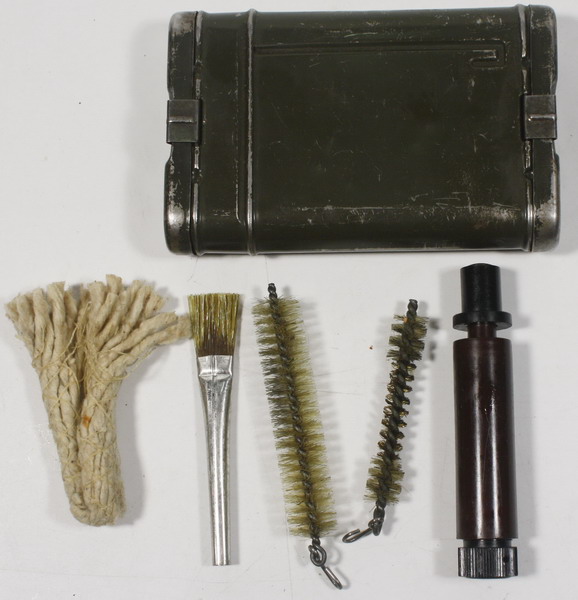 Cleaning case mod. Reinigungsgerät 34, late 1945,