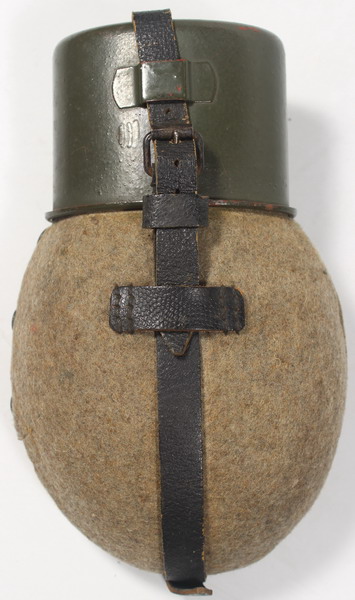 Canteen Mod. 31 with glass (Feldflasche 31 und Trinkbecker), original German World War II