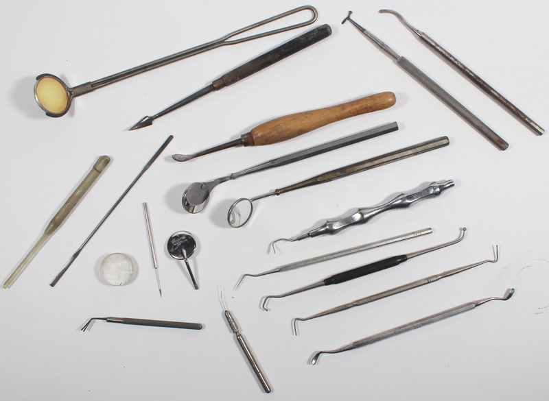 First aid kit: Dentist material, German manufacturing?